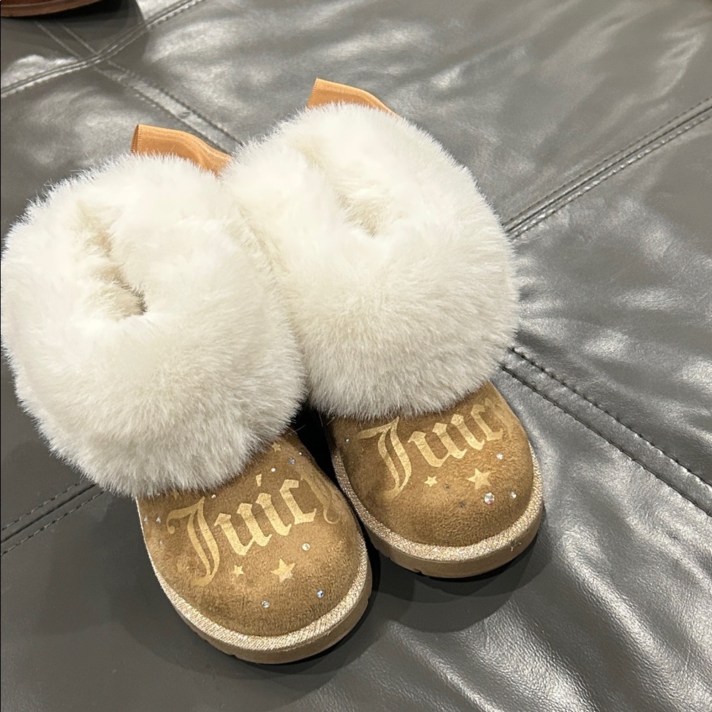 Juicy Couture Kids Boots with Tan and White Fur